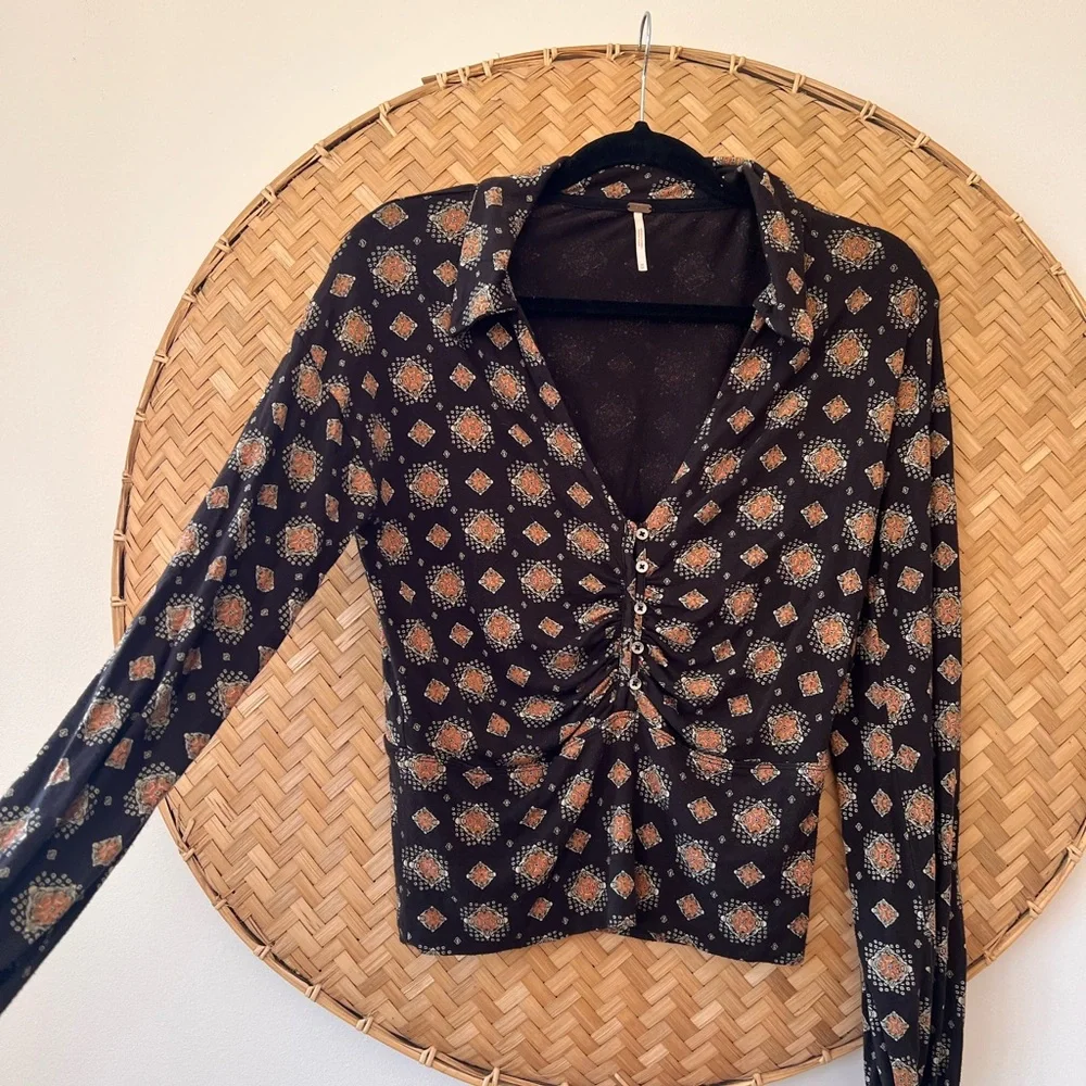 FREE PEOPLE FLATTERING PARTY TOP BOHO WASHED BLACK PRINT LONG SLEEVE LIGHTWEIGHT